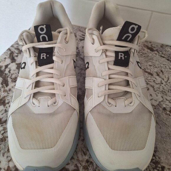 On Running Roger Sneakers size 9.5 M - Picture 1 of 11